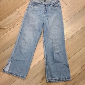 Woman’s size 7/28 Rewash cropped jeans with slits at ankle